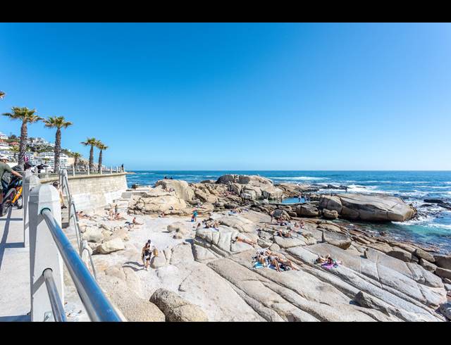 2 BEDROOM APARTMENT RENTED IN BANTRY BAY